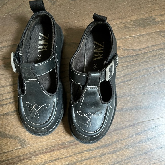 Stylish Zara loafers! Looks great with everything! - Picture 4 of 4